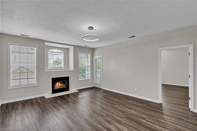 1006 Grand Oak LN, Virginia Beach, VA 23455