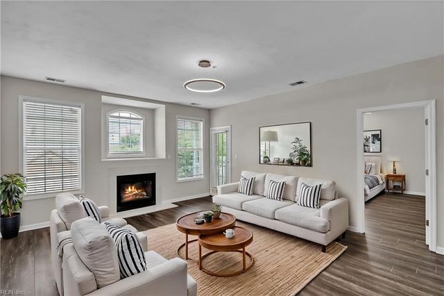 1006 Grand Oak LN, Virginia Beach, VA 23455