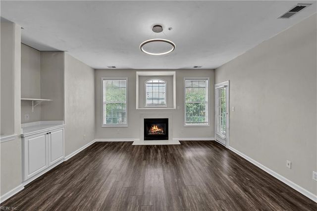 1006 Grand Oak LN, Virginia Beach, VA 23455