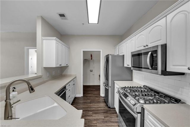 1006 Grand Oak LN, Virginia Beach, VA 23455