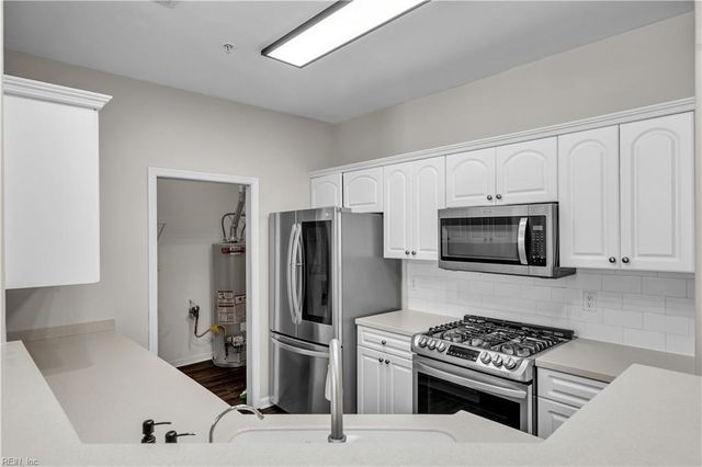 1006 Grand Oak LN, Virginia Beach, VA 23455