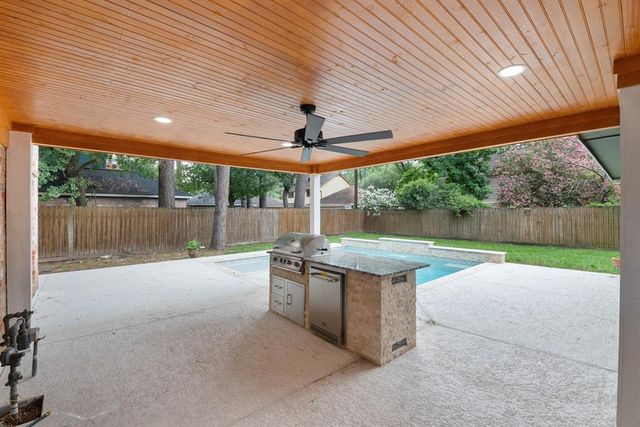 2822 Roseheath Lane, Houston, TX 77073