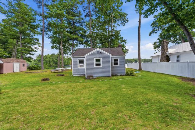 32 N Shore Road, Sandown, NH 03873