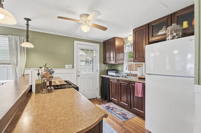 32 N Shore Road, Sandown, NH 03873