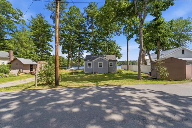 32 N Shore Road, Sandown, NH 03873