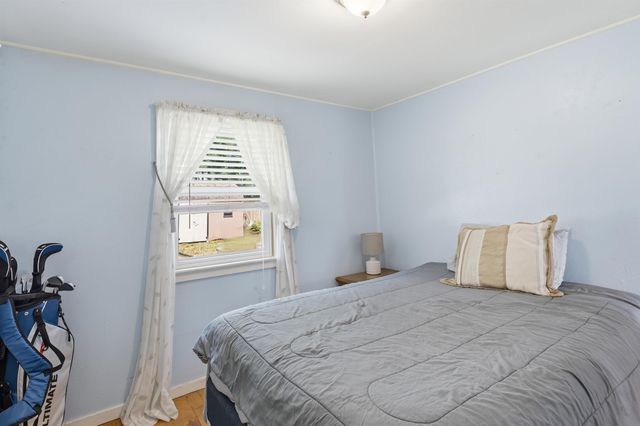 32 N Shore Road, Sandown, NH 03873