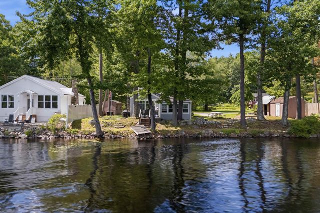 32 N Shore Road, Sandown, NH 03873