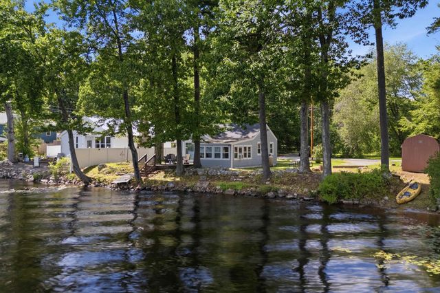 32 N Shore Road, Sandown, NH 03873