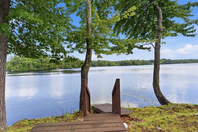 32 N Shore Road, Sandown, NH 03873