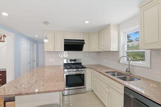 63 Dickerman Ln, Braintree, MA 02184