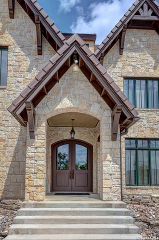 1104 Lois St, Kerrville, TX 78028