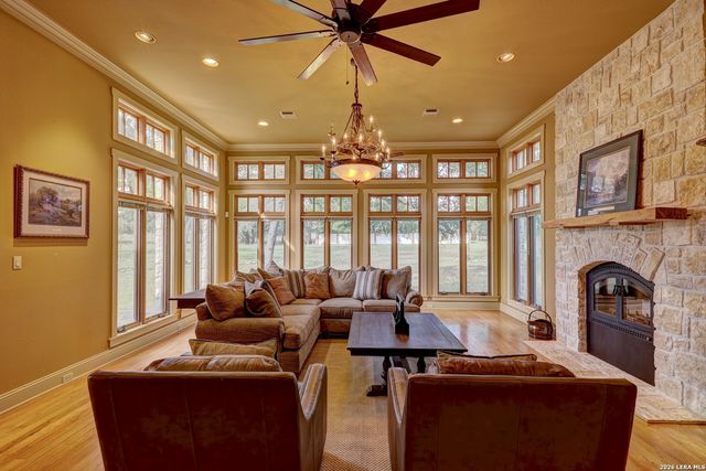 1104 Lois St, Kerrville, TX 78028