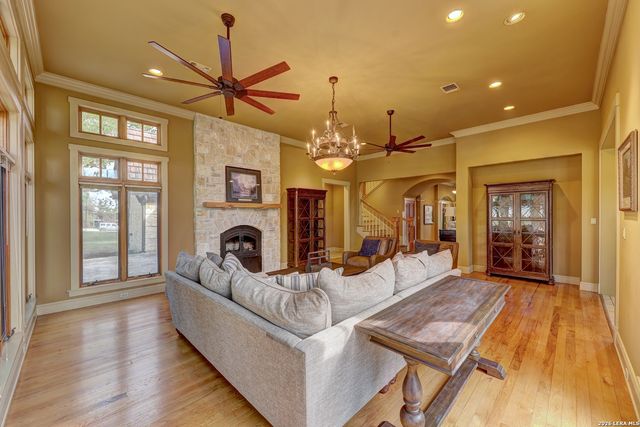 1104 Lois St, Kerrville, TX 78028