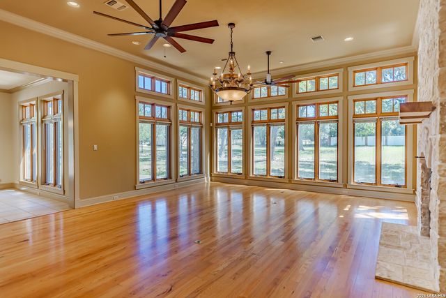 1104 Lois St, Kerrville, TX 78028