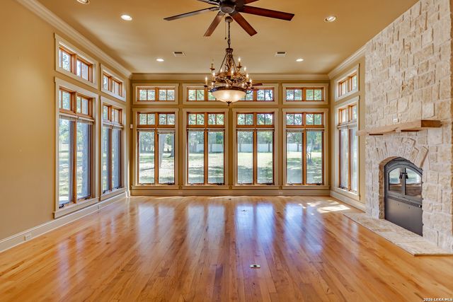 1104 Lois St, Kerrville, TX 78028