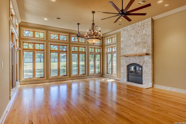 1104 Lois St, Kerrville, TX 78028