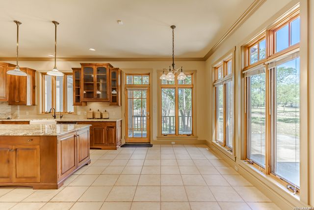 1104 Lois St, Kerrville, TX 78028