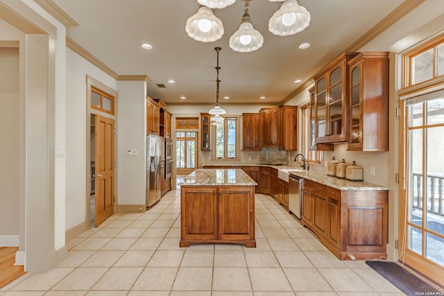 1104 Lois St, Kerrville, TX 78028