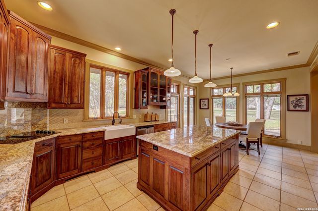 1104 Lois St, Kerrville, TX 78028