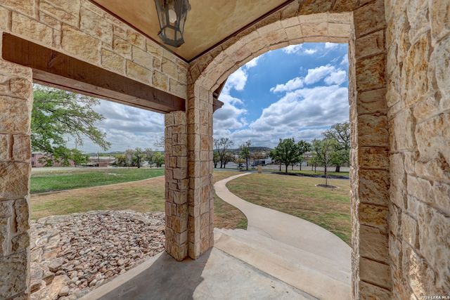 1104 Lois St, Kerrville, TX 78028
