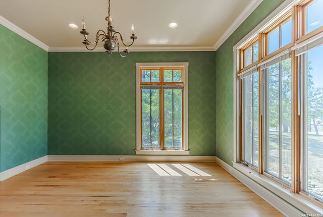 1104 Lois St, Kerrville, TX 78028