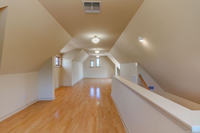 1104 Lois St, Kerrville, TX 78028