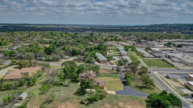 1104 Lois St, Kerrville, TX 78028