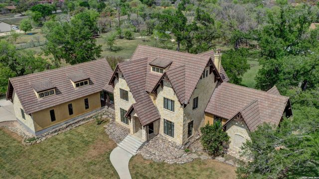 1104 Lois St, Kerrville, TX 78028