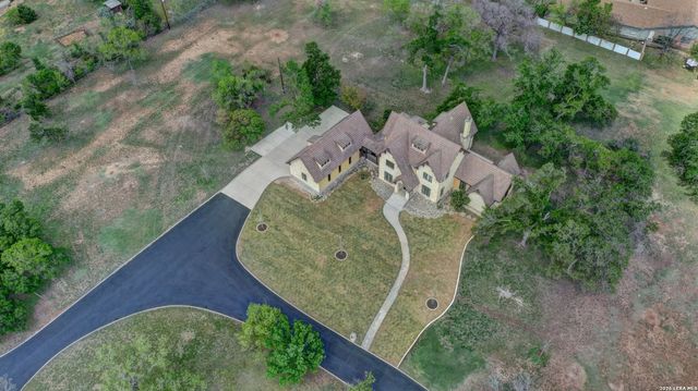 1104 Lois St, Kerrville, TX 78028