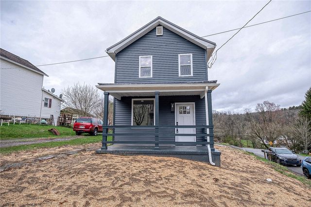 242 Dickens St, Latrobe, PA 15650