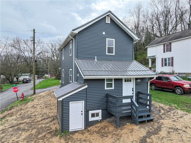 242 Dickens St, Latrobe, PA 15650