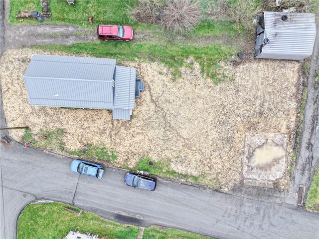 242 Dickens St, Latrobe, PA 15650