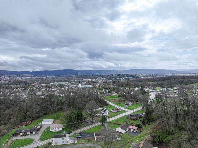 242 Dickens St, Latrobe, PA 15650