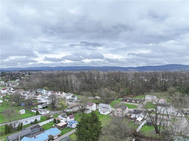 242 Dickens St, Latrobe, PA 15650