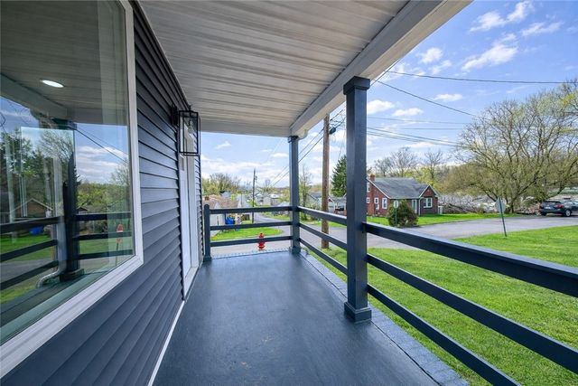 242 Dickens St, Latrobe, PA 15650