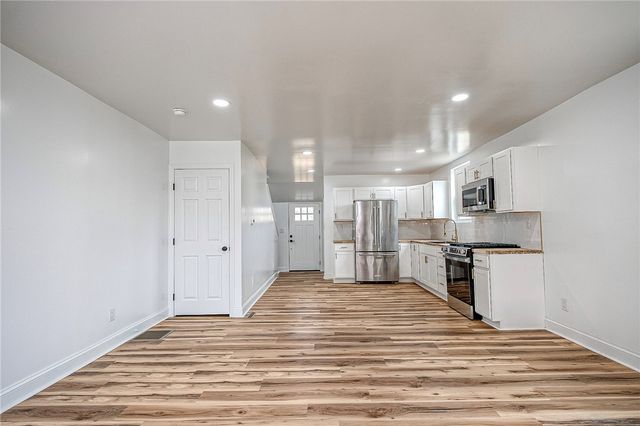 242 Dickens St, Latrobe, PA 15650