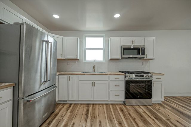 242 Dickens St, Latrobe, PA 15650