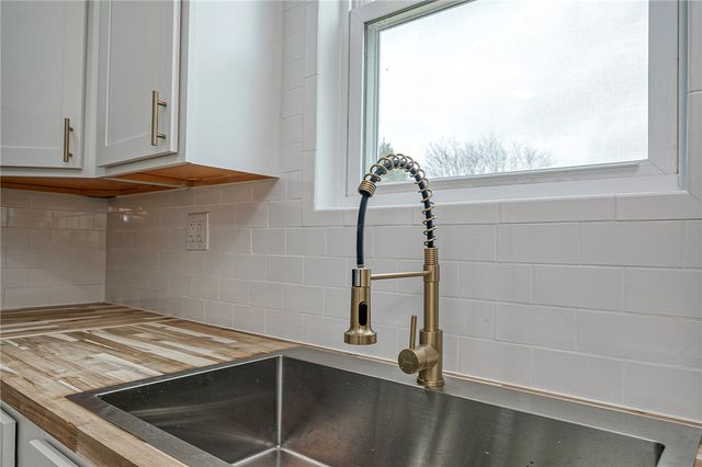 242 Dickens St, Latrobe, PA 15650