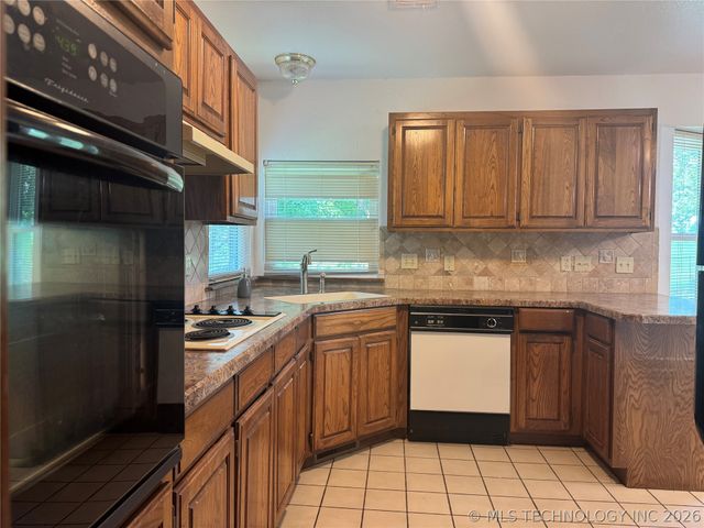 451 W 113th Street S, Jenks, OK 74037