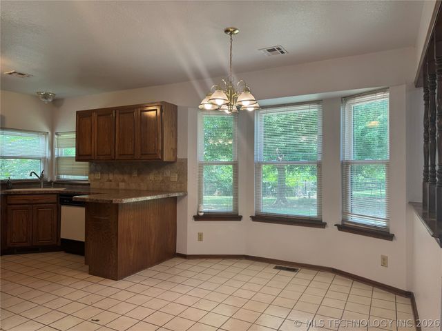 451 W 113th Street S, Jenks, OK 74037