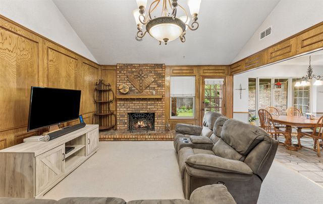 5707 Trail Crest Drive, Arlington, TX 76017