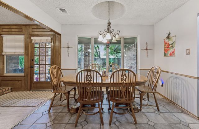 5707 Trail Crest Drive, Arlington, TX 76017