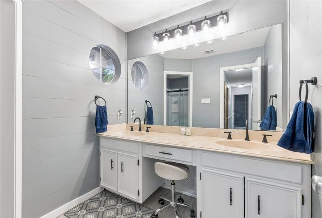 5707 Trail Crest Drive, Arlington, TX 76017