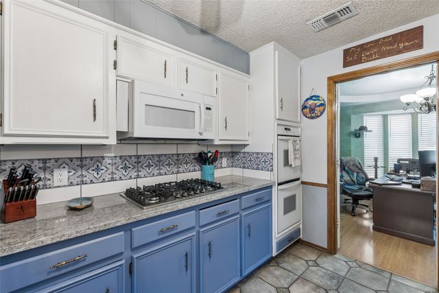 5707 Trail Crest Drive, Arlington, TX 76017