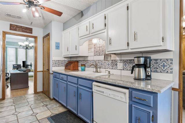 5707 Trail Crest Drive, Arlington, TX 76017