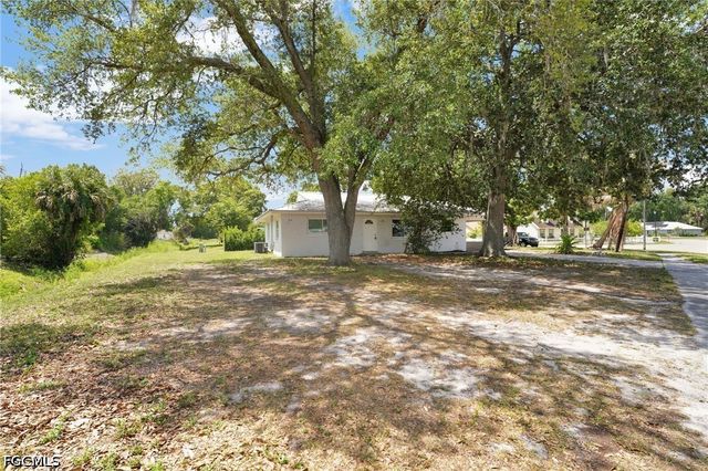 4800 Zana DR, Fort Myers, FL 33905