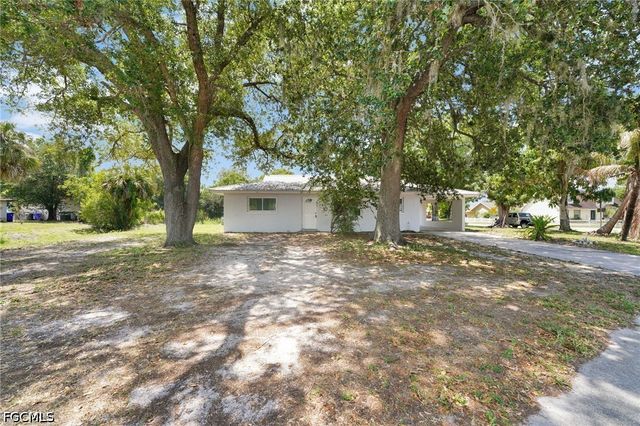 4800 Zana DR, Fort Myers, FL 33905