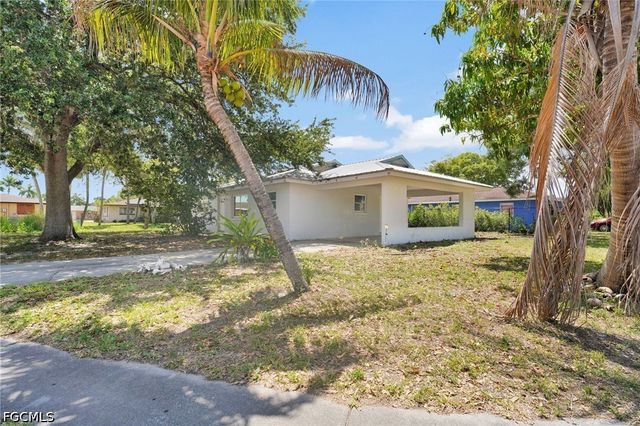 4800 Zana DR, Fort Myers, FL 33905