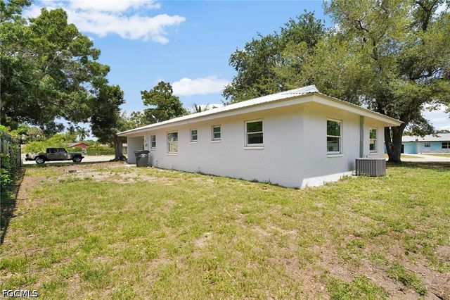 4800 Zana DR, Fort Myers, FL 33905