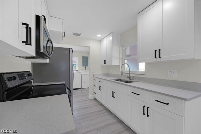 4800 Zana DR, Fort Myers, FL 33905